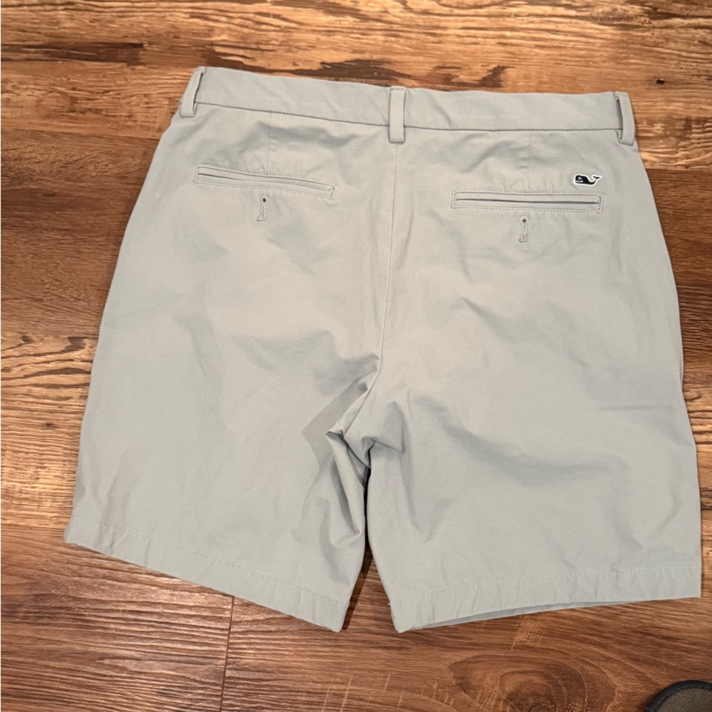 Vineyard Vines Men’s Light Gray Flat-Front Shorts